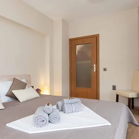 Apartment Seven 4 U
